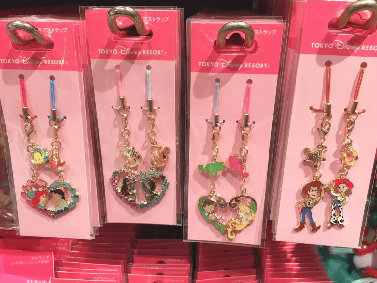 ディズニーランドのキーホルダー友達やカップルにおすすめは？お土産にも！ にわとりぃブログ